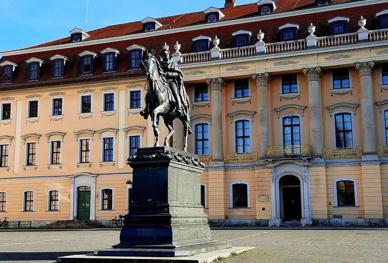 Platz der Demokratie (Fürstenplatz) - Bild 1