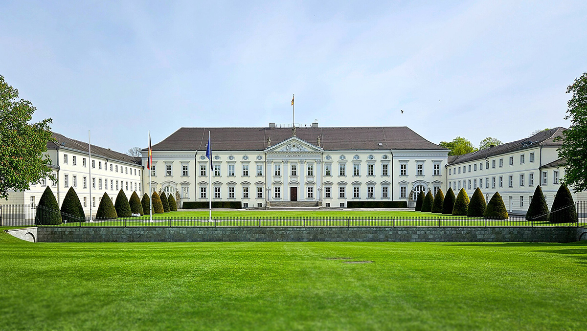 Schloss Bellevue - Image 1