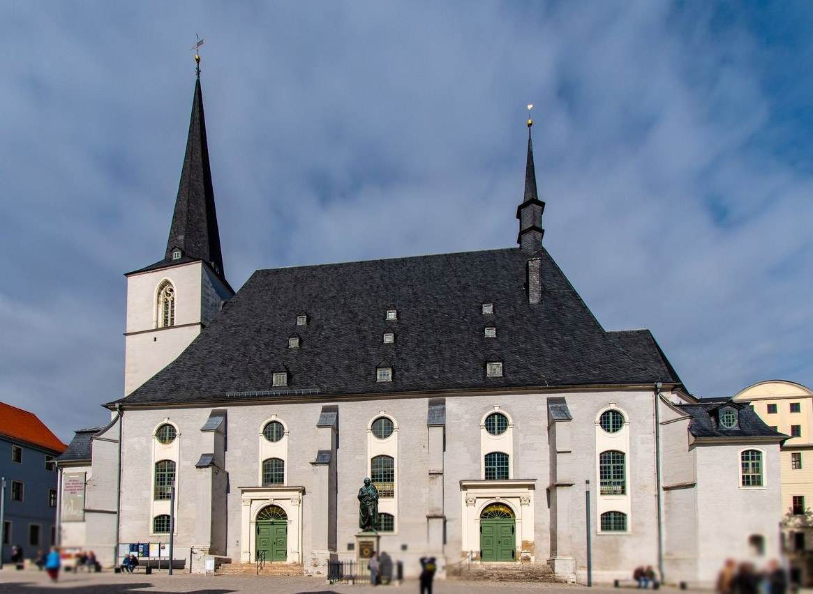 Herderplatz & Kirche St. Peter und Paul - Bild 1