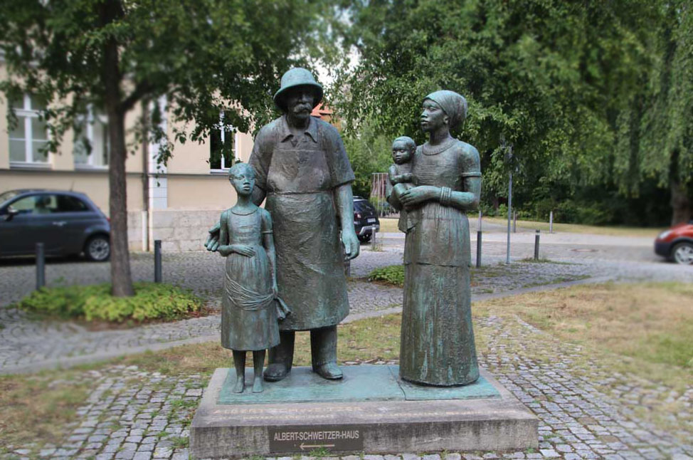 Albert Schweitzer Denkmal - Image 1